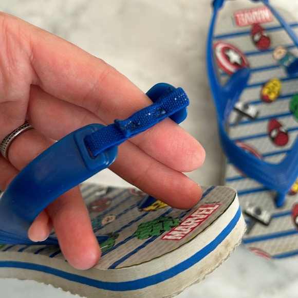 Gap marvel superhero flip flops sz: 7/8T - Picture 5 of 5